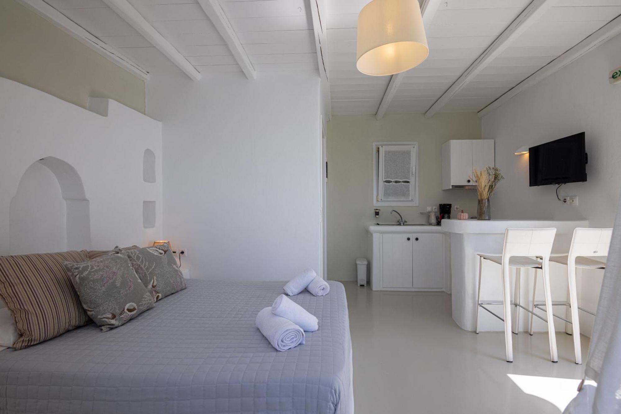 Soulmate'S Suites Tinos Kionia Exterior photo