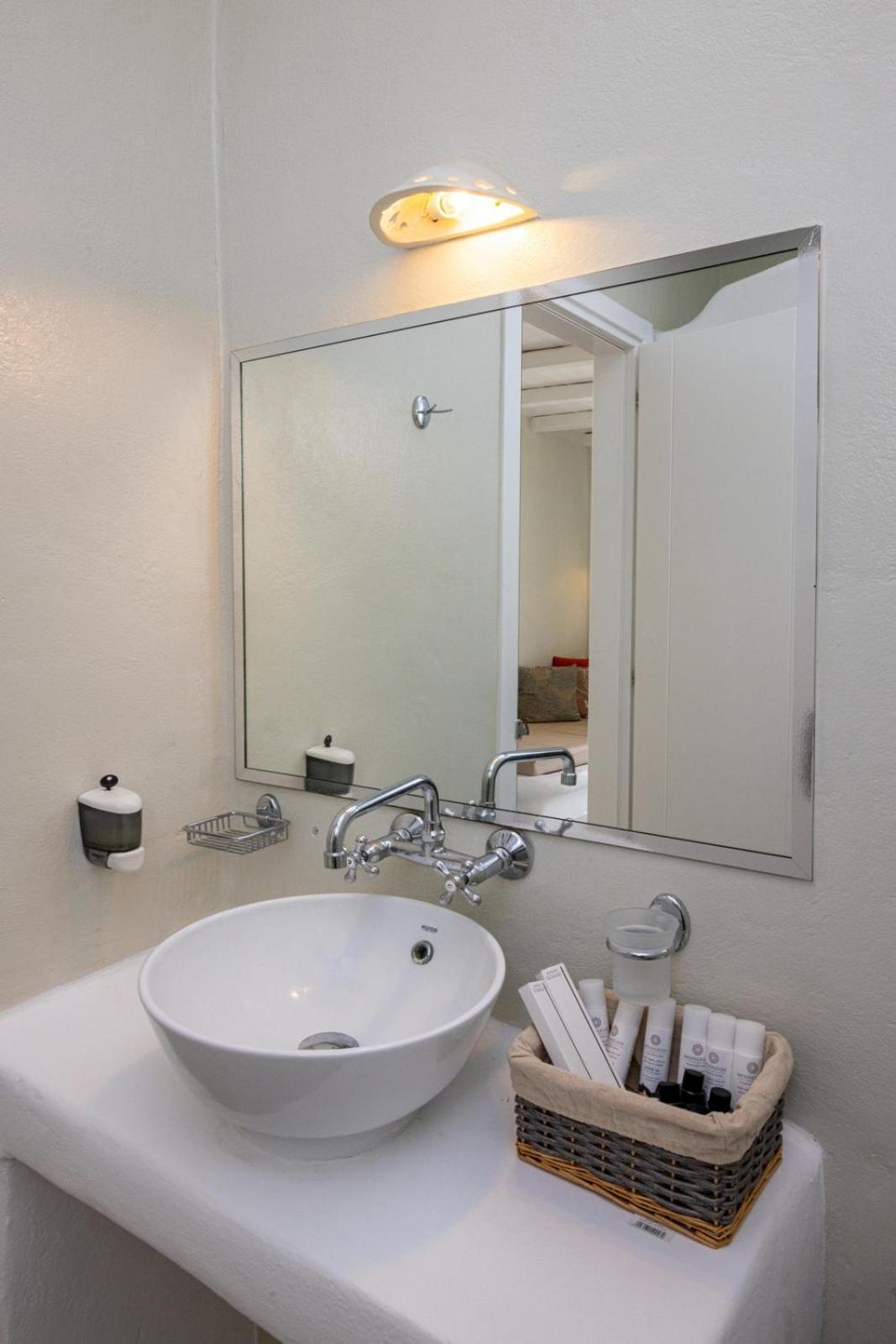 Soulmate'S Suites Tinos Kionia Exterior photo